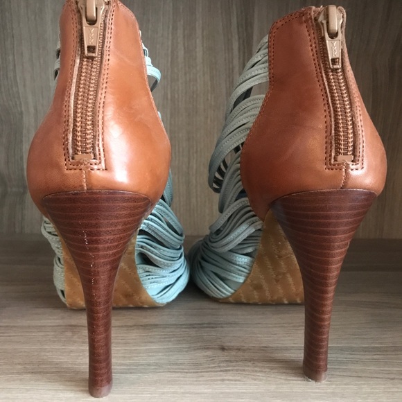 BNew Leather Nevada Blue Gianni Bini 4’ Heels sz 7 - Picture 4 of 4